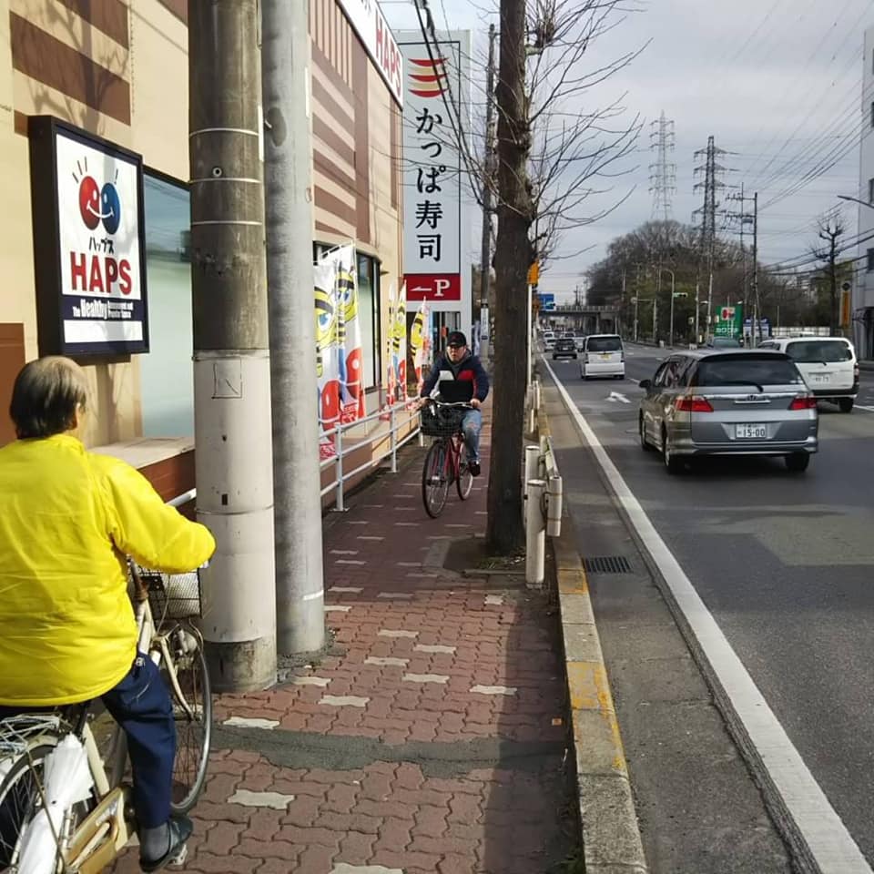 狭い歩道の整備