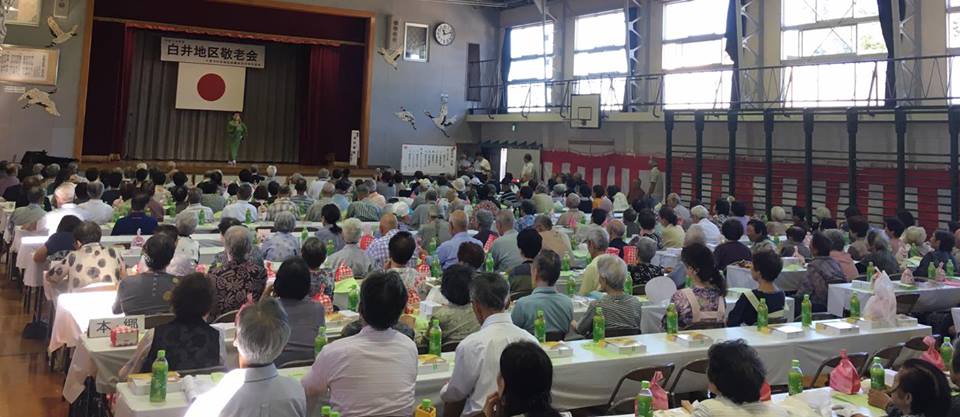 区内各地域での敬老会に参加